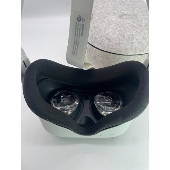 Oculus 2 with 2 Controllers, Charger, Travel Case Tested Works - Picture 3 of 4